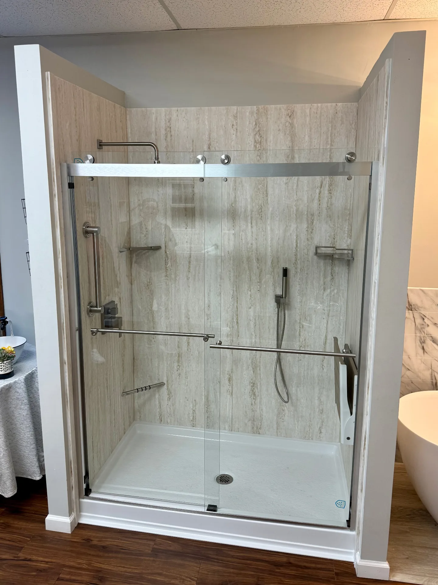 Showroom Walk-In Enclosure